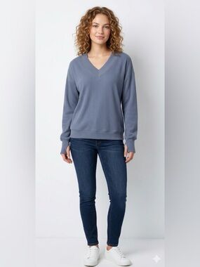 Felina Blue V-Neck Top Women’s size small NWT